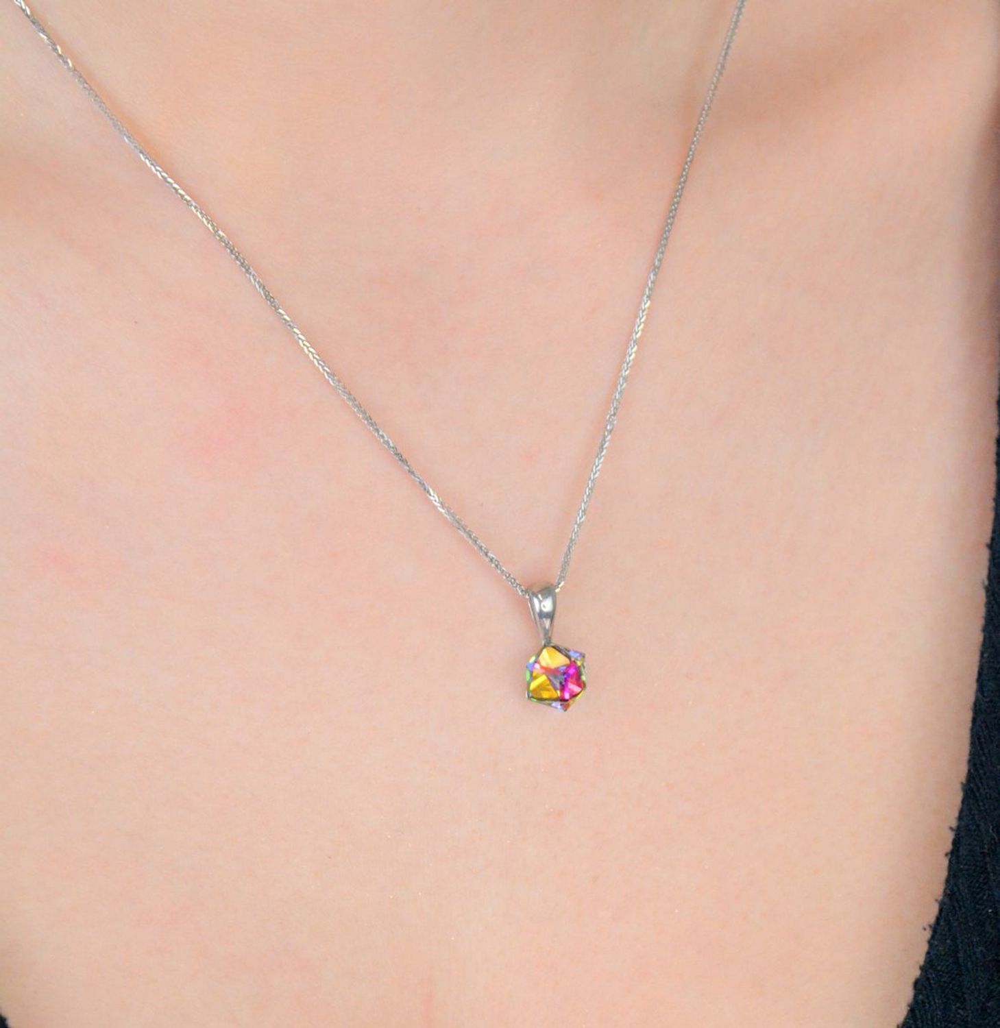 Złoty łańcuszek 585 Białe Złoto Lisi ogon 1 mm GR-Z04 ZAA0919 Uniwersalny łańcuszek, wykonany z białego złota próby 585. Łańcuszki to uniwersalne dodatki, które sprawdzają się na każdą okazję 1.jpg